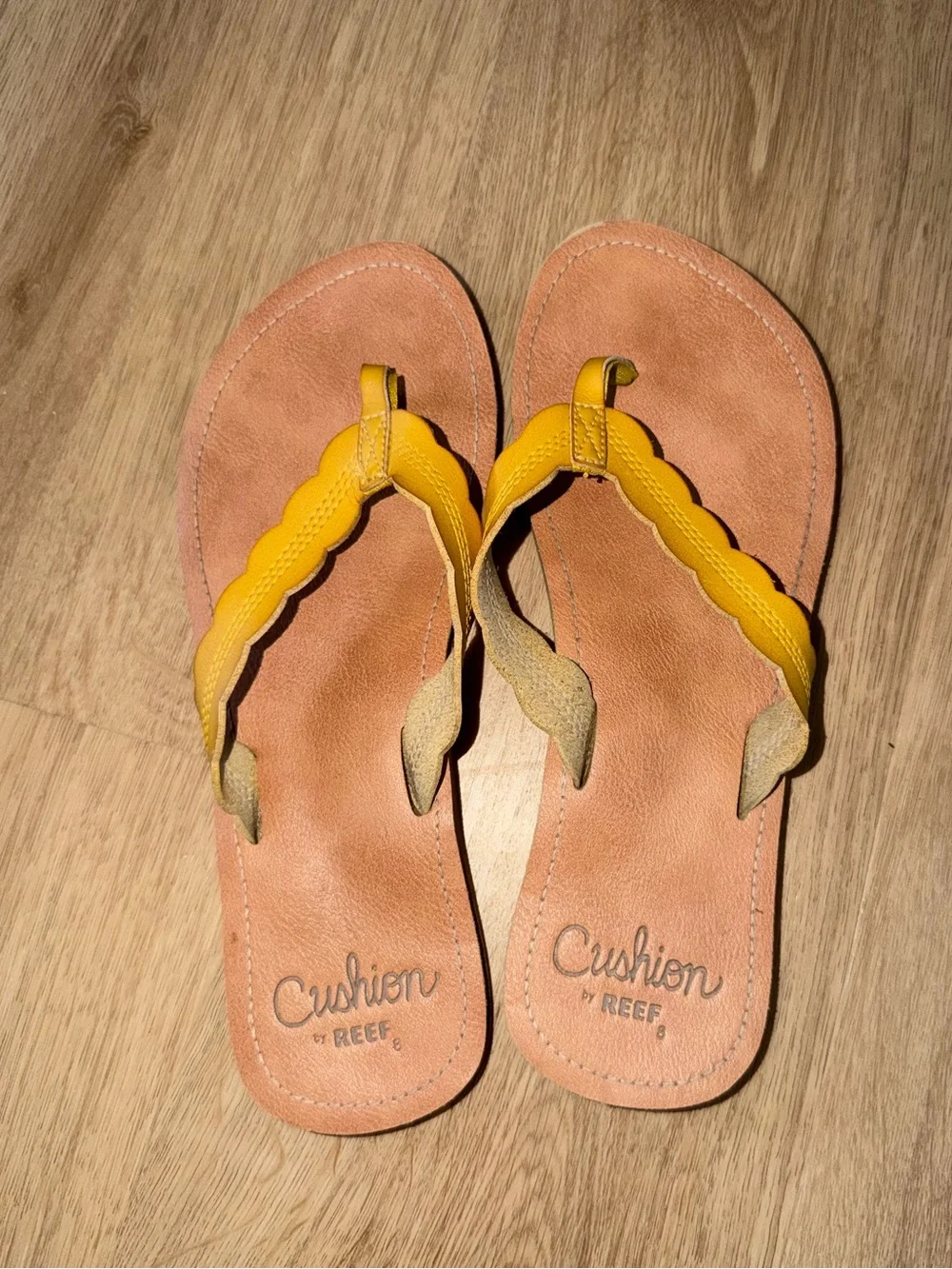 Reef Women's Yellow Scalloped Strap Cushion Flip Flops 8